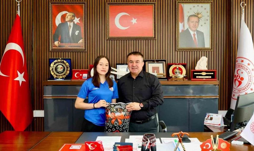 Bilecikli halter sporcusu Beyzanur Öztürk, Türkiye üçüncüsü oldu