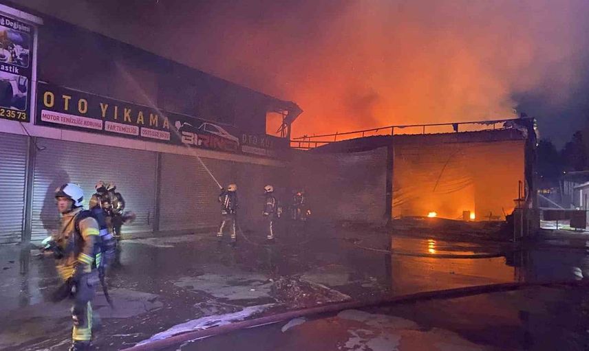 Esenyurt'taki lastikçi yangını 5 iş yerine yayıldı