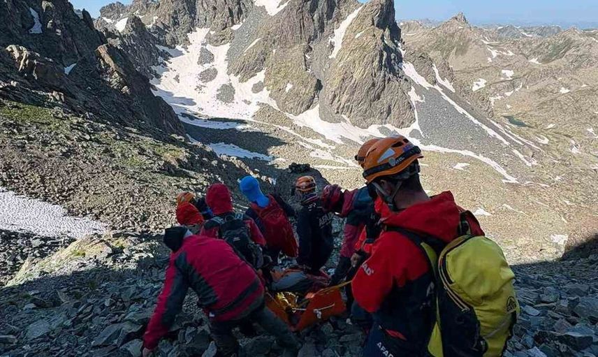 Kaçkar Dağları’na tırmanışta yaralanan dağcı kurtarıldı