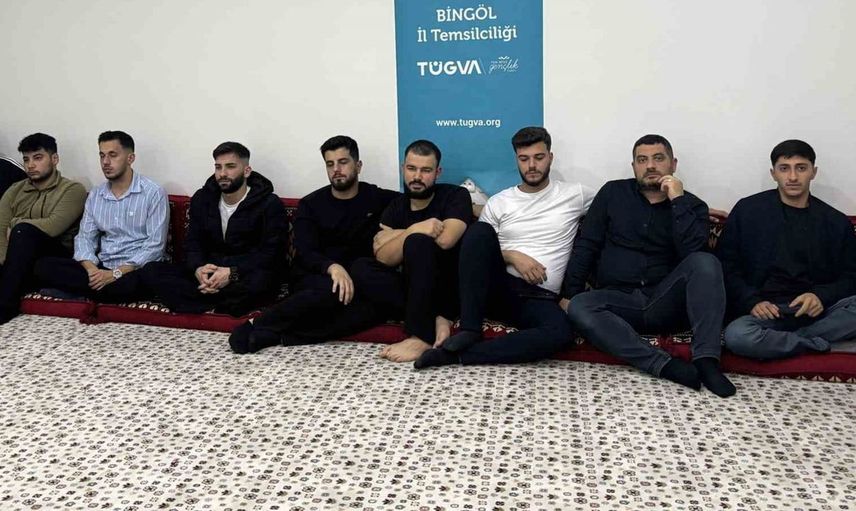 Bingöl'de gençlere hitap eden Yılmaz Seven: geleceğimiz sizlersiniz