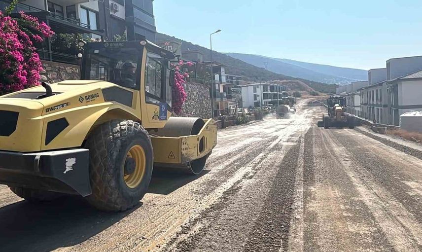 Aydın'ın 17 ilçesinde ulaşım altyapısını güçlendiren yol çalışmaları devam ediyor