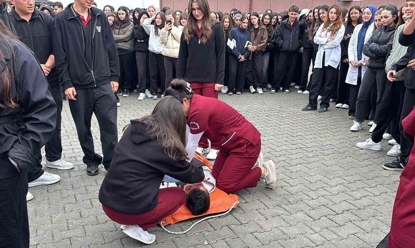 Tavşanlı'da liselilerden kapsamlı deprem tatbikatı