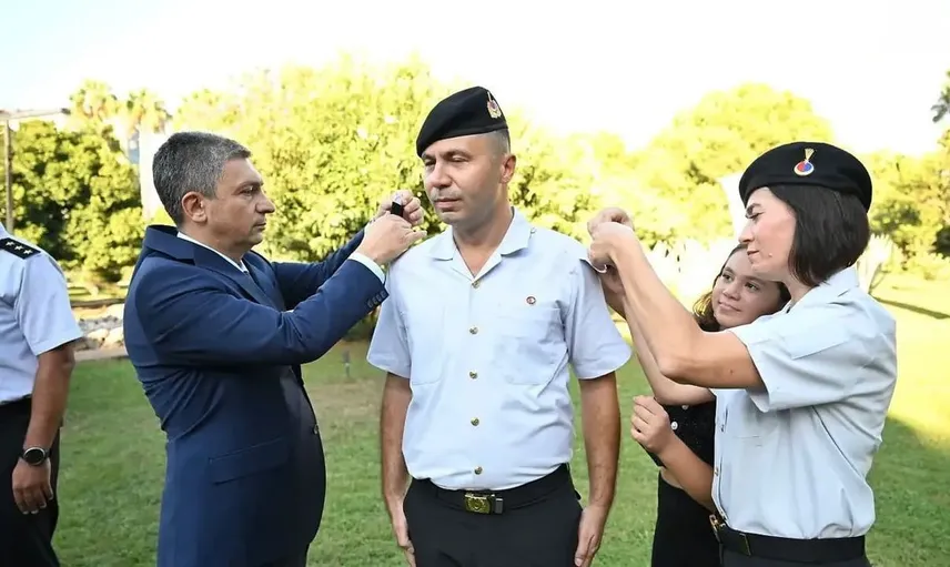 Jandarma çiftin evlilik yıldönümünde rütbe terfisi ve mutluluk dolu anlar