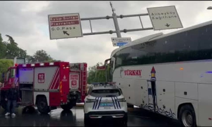 Eyüpsultan'da yolcu otobüsü ile otomobil çarpıştı, yaralılar var