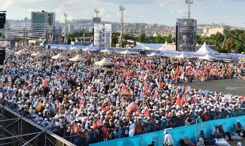 AK Parti'nin 25. yılı coşkuyla kutlandı: Vatandaşlar mitinge büyük ilgi gösterdi
