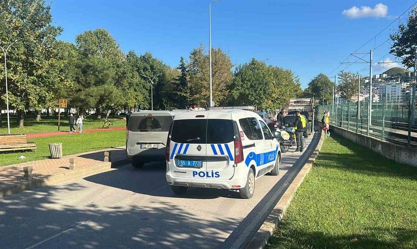 Samsun'da trafik kazası: otomobil ve motosiklet çarpıştı, 2 kişi yaralandı