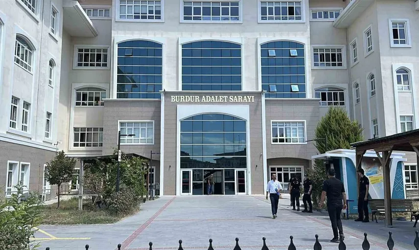 Polis memurunun yeniden yargılandığı davada tahliye kararı: Kurama ailesinin tepkisi büyük