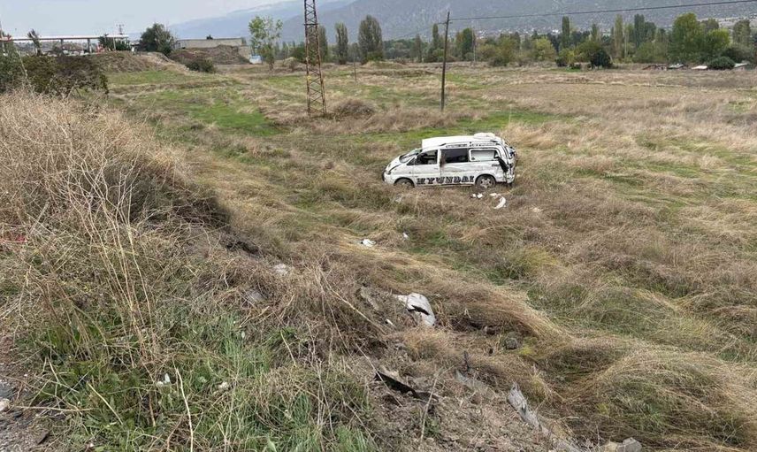 Kastamonu'da aynı kavşakta meydana gelen iki kaza üç yaralı bıraktı