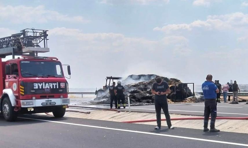 Hayrabolu'da saman balyası yüklü römorkta yangın çıktı