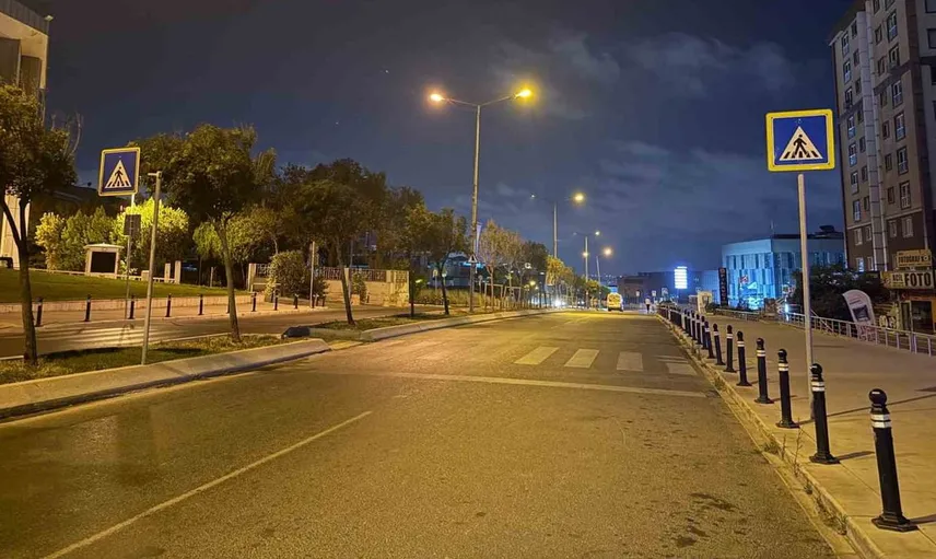 Beylikdüzü'nde elektrikli scooterla geçen genç kız ağır yaralandı
