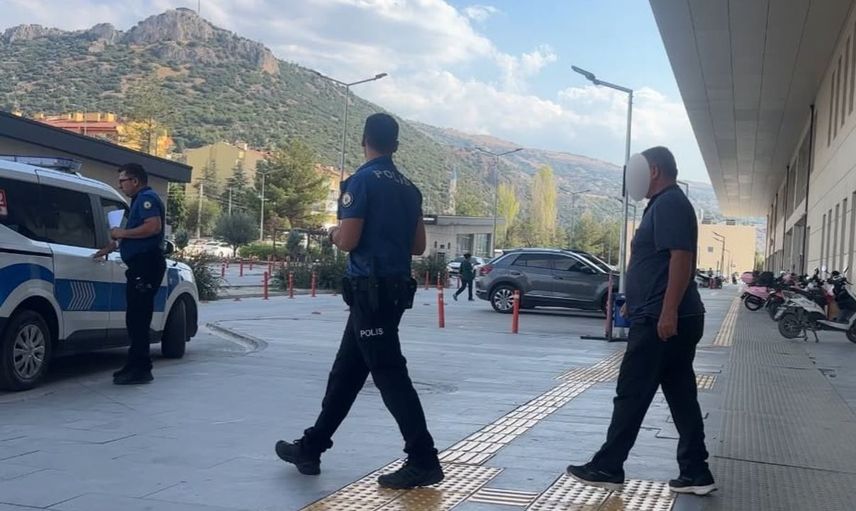 Burdur'da komşular arasında araç park kavgası: baba ve oğul bıçaklandı