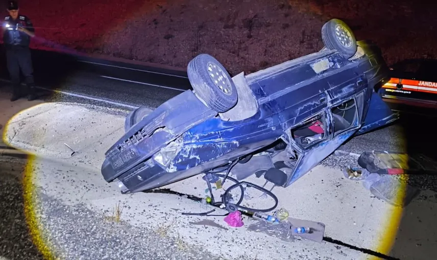 Besni'de tekeri fırlayan otomobil takla attı: 5 kişi yaralandı