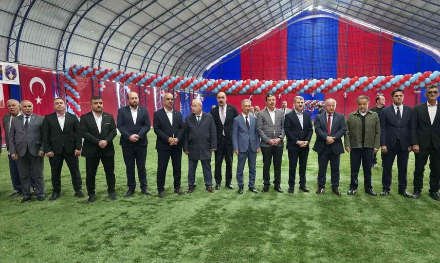 Trabzonspor tutkusuyla hayata geçirilen halı saha açılışı yapıldı