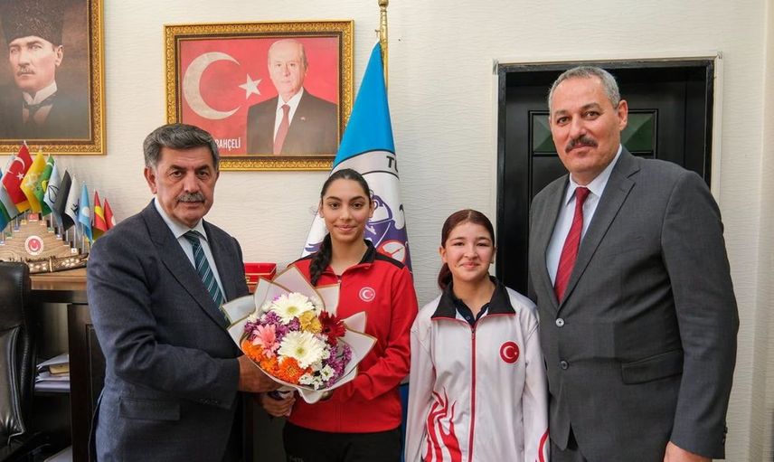 Erzincan'da başkan aksun, milli sporcuları onurlandırdı