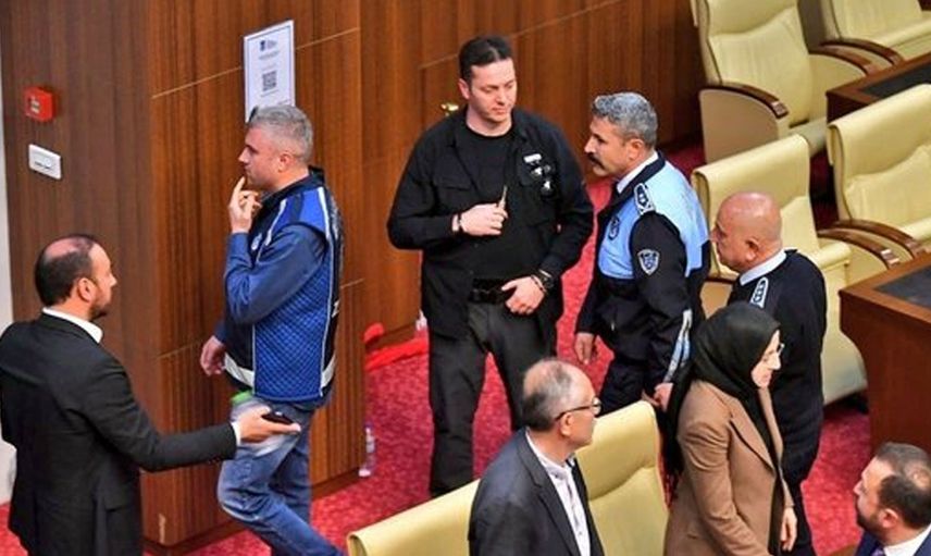ABB Başkanı Mansur Yavaş ile AK Partili meclis üyeleri arasında tartışma çıktı: Meclise zabıtalar girdi!