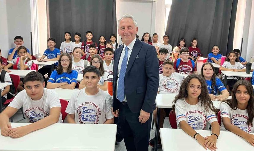 İzmir'de 27 çift ikiz aynı okulda eğitim alıyor