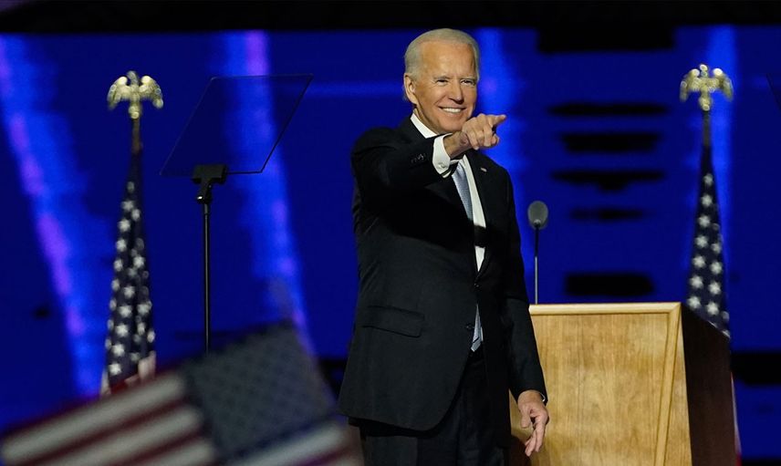 ABD Başkanı Biden'ın ilginç hareketleri son bulmuyor! Ünlü politikacı şimdi de boşlukla selamlaştı!