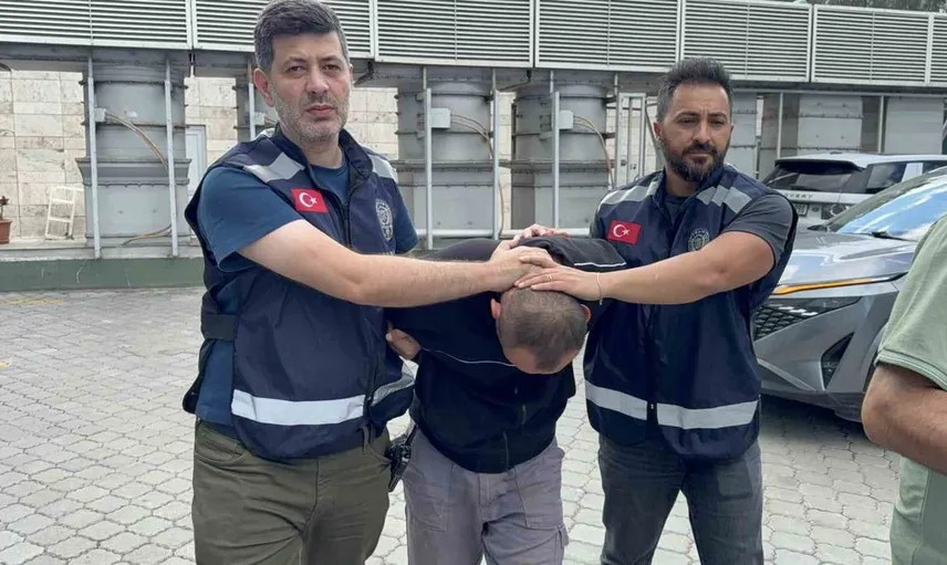 Küfürleşme sonucu çıkan kavgada iş arkadaşına bıçaklı saldırı