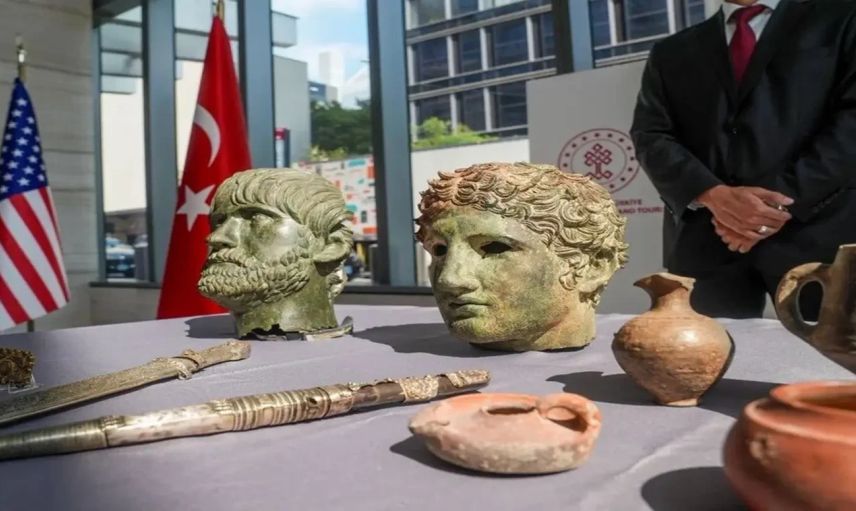 ABD'de Ele Geçirilen 14 Tarihi Eser Türkiye'ye İade Edildi