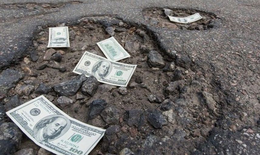 ABD'de Paralar Yola Saçılınca Trafik Kilitlendi