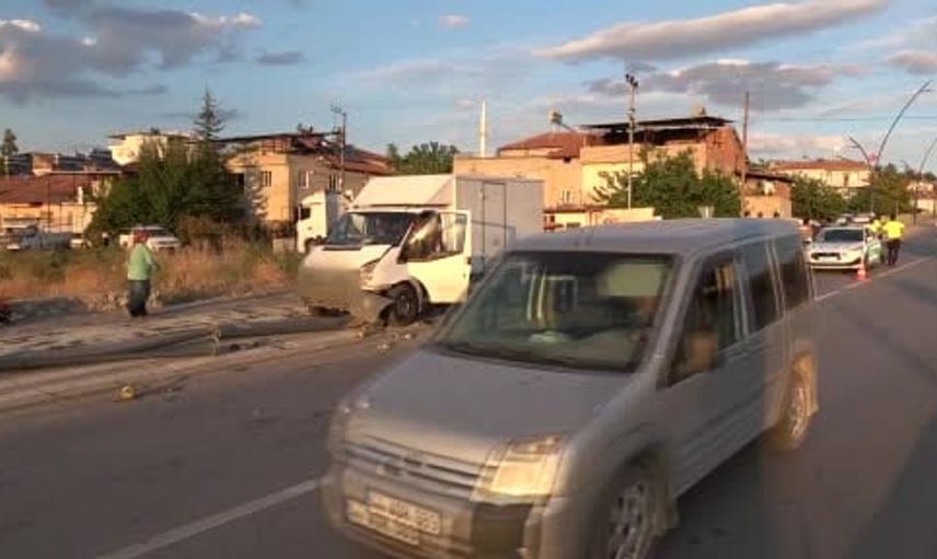 Malatya'da kamyonet çarpan yayaya ağır yaralandı