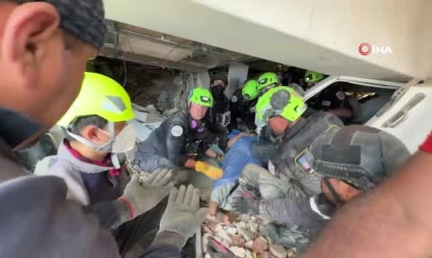Venezuela’da zamana karşı yarış: ABD’li ekipler enkazdan 3 kişiyi sağ çıkardı