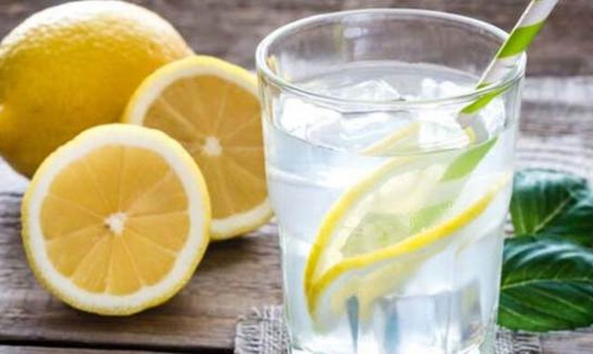 Aç Karnına Limonlu Su İçmek Zararlı Mı?