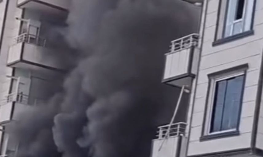 Siirt'te sabah saatlerinde çıkan yangın kafe için sona erdi