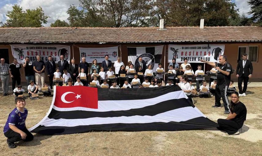 Beşiktaş'tan eğitim desteği: 50 öğrenciye okul malzemesi hediye edildi