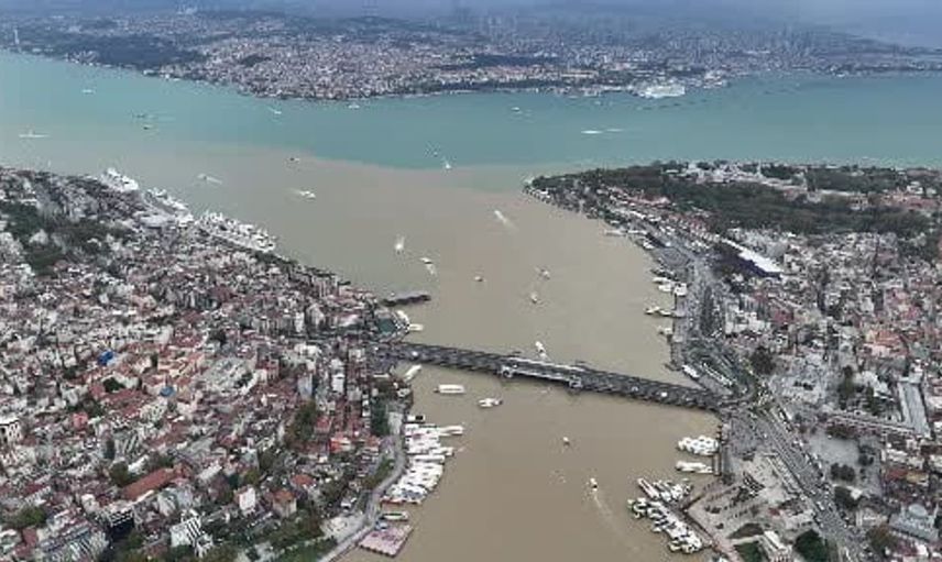 Haliç'te yağmur sonrası çamur akıntısı: Boğaz'a karışan görüntüler