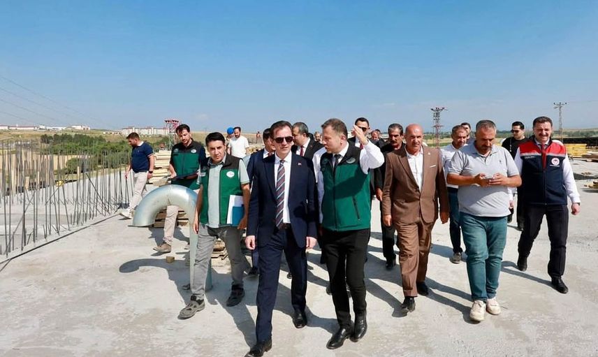 Ahlat içme suyu isale hattı projesi hızla ilerliyor