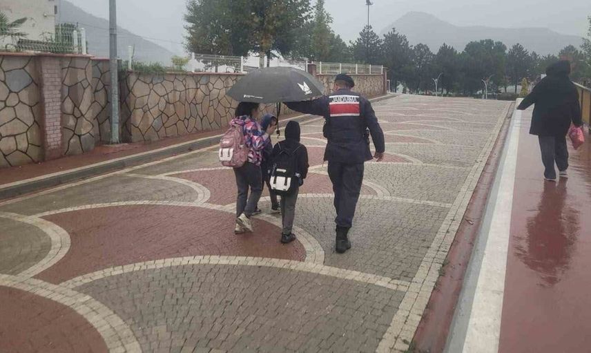 Bilecik'te jandarmadan okul çevrelerine güvenlik denetimi