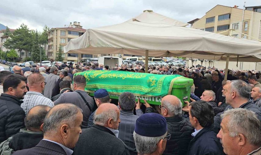 Kazada hayatını kaybeden minibüs sürücüsü Hakkı Özdemir, son yolculuğuna uğurlandı