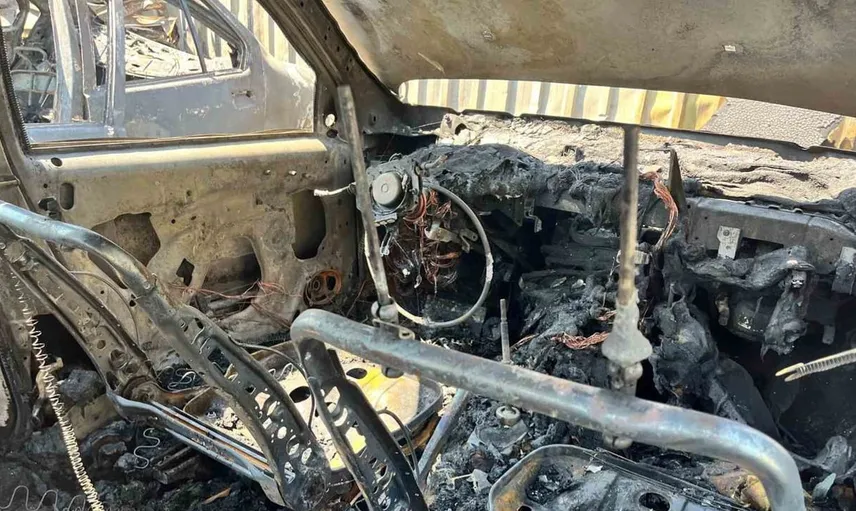 İzmir’de otomobil yangını 4 aracı etkiledi