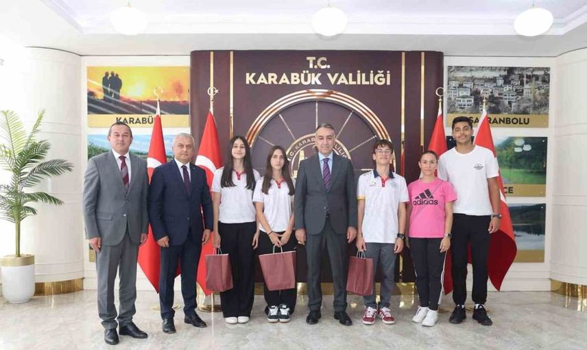 Vali Çağatay, başarılı genç sporcuları ödüllendirdi
