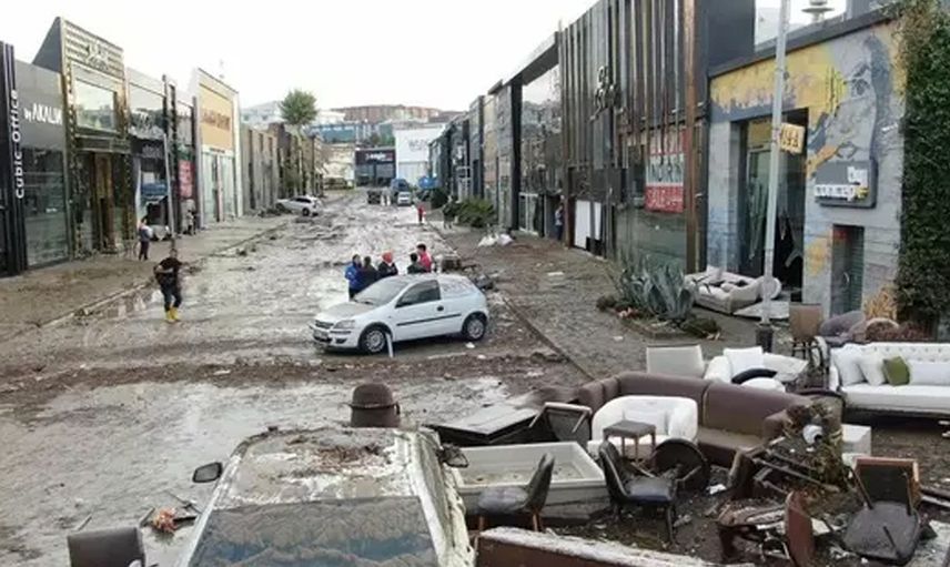 Acı bilanço gün ağarınca ortaya çıktı! İstanbul'u vuran sel felaketinde 2 kişi öldü 12 kişi yaralandı