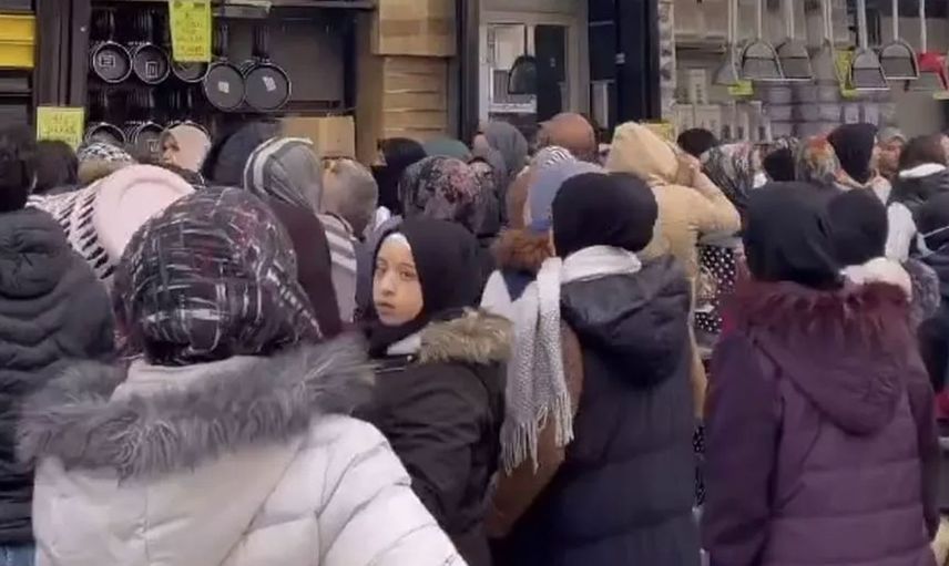 Açılışa özel indirim izdihama neden oldu