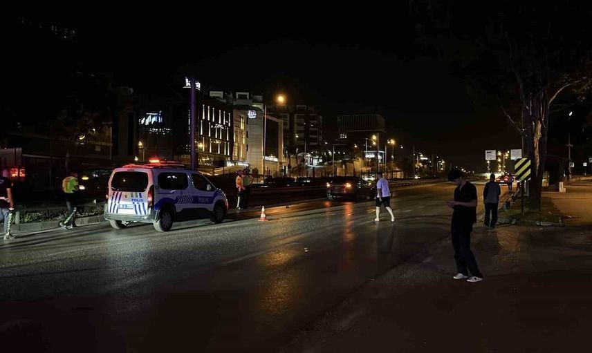 Bursa'da karşıdan karşıya geçen adama otomobil çarptı
