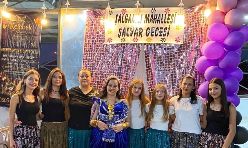 Hayrabolu'da kadınların geleneksel şalvarlarıyla bir araya geldiği etkinlik