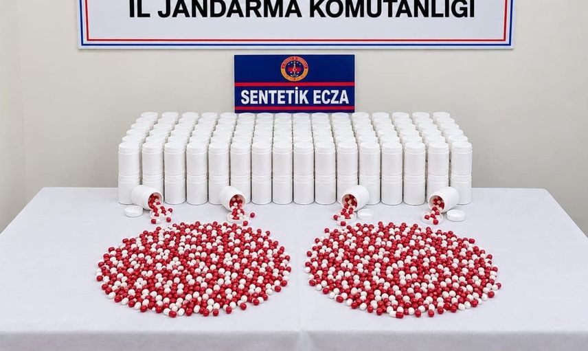 Manisa'da jandarma uyuşturucu operasyonuyla 12 bin 450 hap ele geçirdi