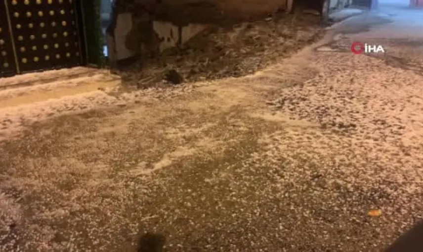 Bayburt'ta fındık büyüklüğünde dolu yağışı yaşamı olumsuz etkiledi