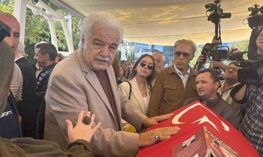 Yeşilçam'ın "Altın Çocuk" lakaplı usta oyuncusu Göksel Arsoy son yolculuğuna uğurlandı