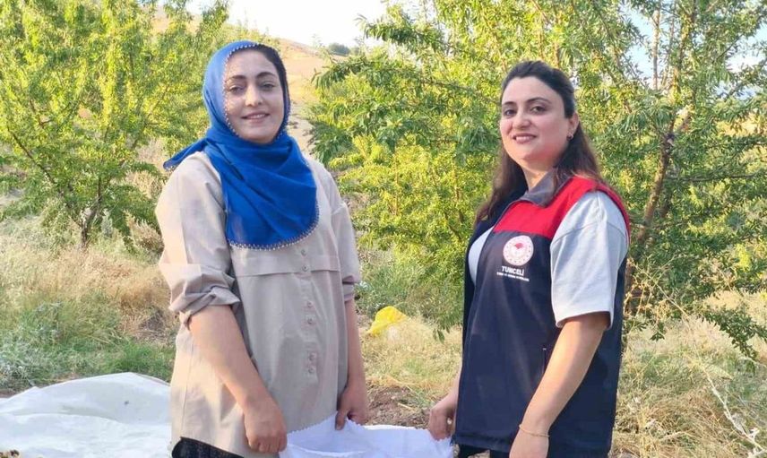 Tunceli'de kadın girişimci badem bahçesiyle örnek oluyor