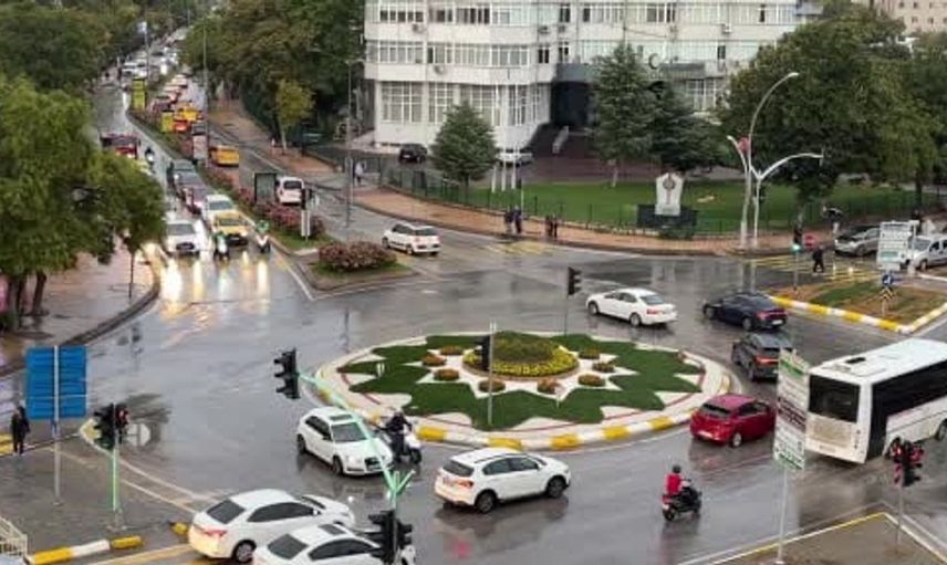 Edirne’de sağanak yağış günlük yaşamı etkiledi