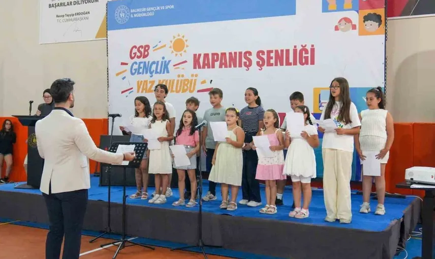 Gençlik yaz kulübü kapanış şenliği gençlerin yeteneklerini sergiledi
