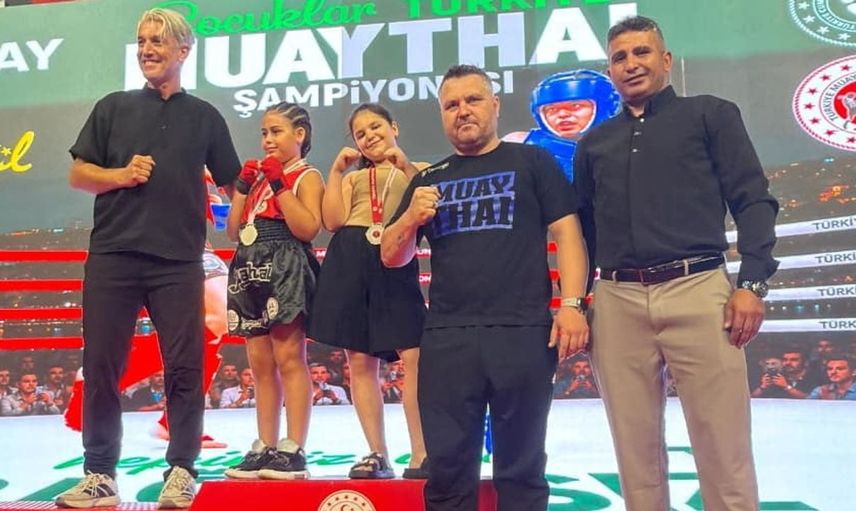 Çullu kardeşlerden muaythai şampiyonasında zafer: Zeynep Türkiye şampiyonu oldu