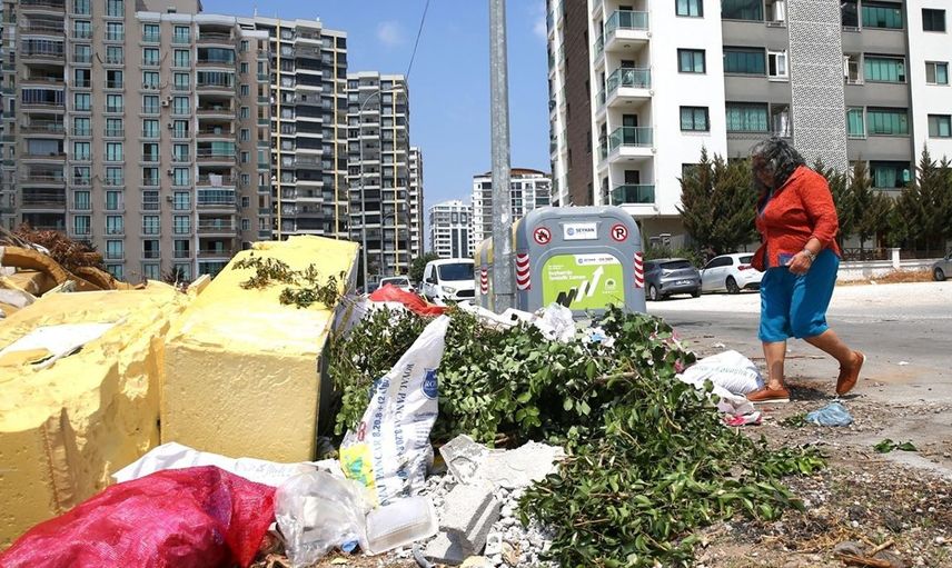 Adana Seyhan'da Biriken Çöpler Kötü Kokulara Neden Oluyor