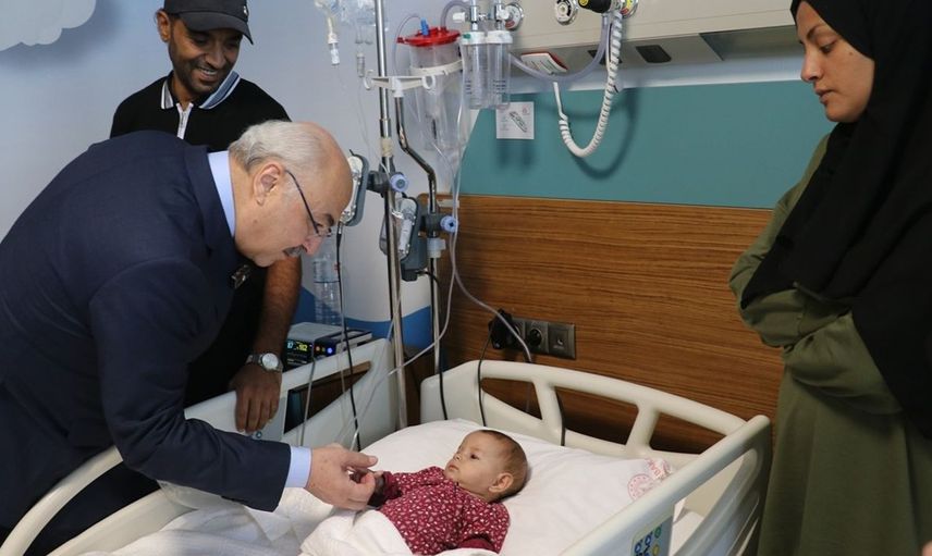 Adana Valisi Köşger, Gazzeli Aileye Taziye Ziyaretinde Bulundu