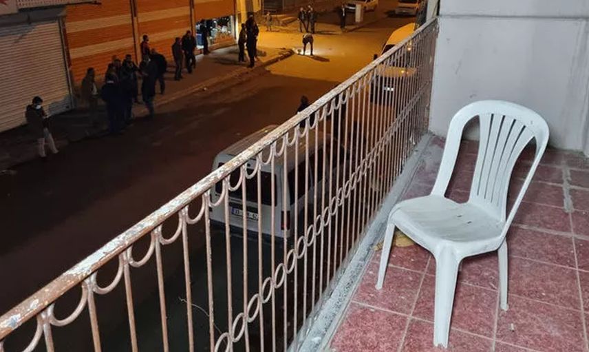 Adana'da Balkonda Oturan 75 Yaşındaki Kadın Silahlı Saldırıya Uğradı!