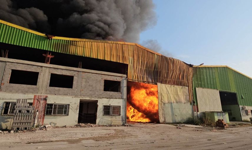 Adana’da fabrika yangını: Dumanlar gökyüzünü kapladı